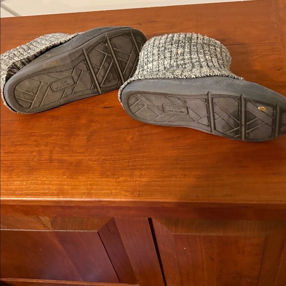 Women’s Gray Knit Bootie Slippers Size 9–10 Cozy Fleece Lined - Picture 7 of 7